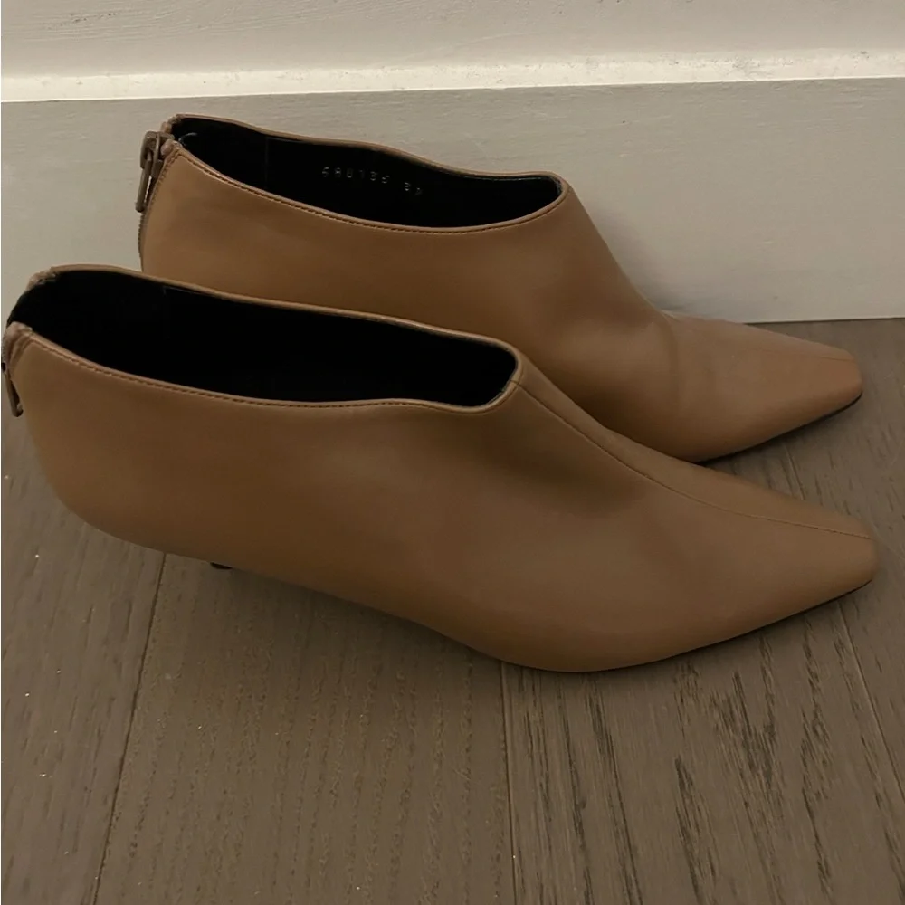 Stella McCartney Tan Pointed Low Kitten Heel Ankle Booties Size: 39 (8.5) - Picture 5 of 10